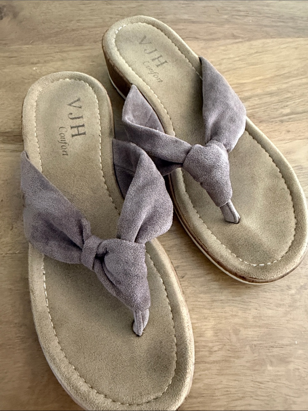 VJH Confort Women's Taupe Knot Suede Thong Sandals